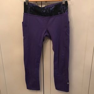 LUlulemon 3/4 purple workout pants -